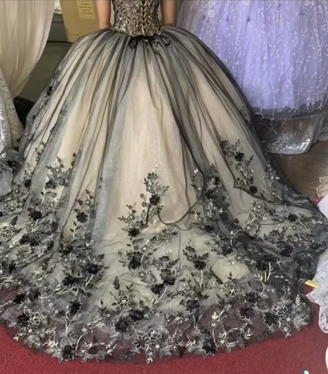 Quinceanera Dresses Dark Colors, Masquerade Quince Dress, Black Quinceanera Dresses With Flowers, Gray Quince Dress, Quencinera Dresses Black, Black And White Sweet 16 Dresses, Black And White Quince Dress, Quinceanera Dresses Gray, Gray Quinceanera Theme