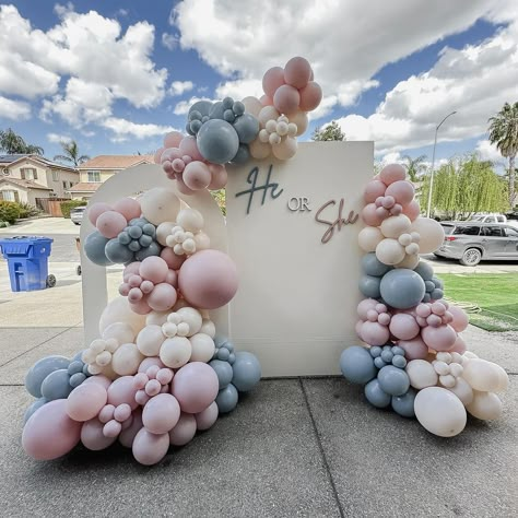 L & D Custom Party Designs | I can stare at this gorgeous neutral gender reveal set up ALL DAY long 😍 Balloon colors: Tuftex fog, pastel dusk creme and pastel dusk… | Instagram Grad Party Theme, Grad Party Decorations, Dekor Diy, Birthday Party Theme Decorations, Arch Backdrop, Birthday Balloon Decorations, Pink Balloons, Balloon Decor, Balloon Decorations Party