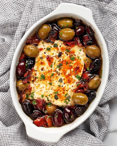 Baked Feta Recipe, Tomato Bake, Nye 2024, Chickpea Spinach, Baked Feta, Feta Recipes, Salad Appetizer, Food Bowls, Mediterranean Food