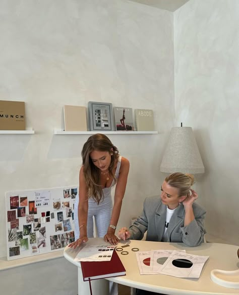 Working With Women, Own Business Aesthetic Woman, Retail Manager Aesthetic, Design Internship Aesthetic, Fashion Brand Vision Board, Marketing Woman Aesthetic, Business Job Aesthetic, Business Aethstetic, Influencer Career Aesthetic