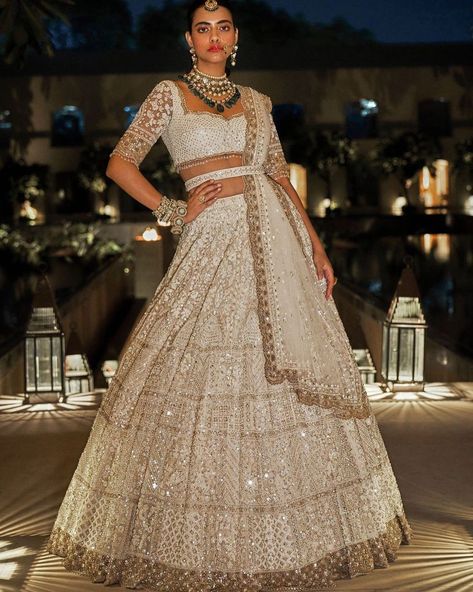 FABILICIOUS FASHION on Instagram: “Grandeur and Elegance 🤍 Featuring the absolutely magnificent Cream and Gold Lehenga Set from the Celeste Collection by Seema Gujral 🌟 Shop…” Lehenga Aesthetic, Dirac Somali, Bridal Lenghas, Wedding Lengha, Orang India, Baju Kahwin, Seema Gujral, Engagement Lehenga, Gold Lehenga