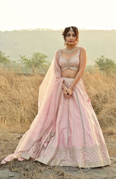 Bridesmaid Lehenga Sisters, Pastel Pink Lehenga, Pastel Pink Blouse, Pastel Lehenga, Desi Fits, Bridesmaid Lehenga, Lehenga Jewellery, Organza Lehenga, Pearl Embroidery