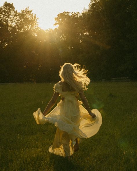 the most angelic EVER 🌼🌞✨🥲 Host / @ashlynleephoto Model / @sunnyahesby Dress / @asos #777luckyfish #documentarysenior #seniorphotographer #seniorphotoinspo #authenticlovemag #storytellingphotography Pastel Senior Photos, Aesthetic Field Pictures, Photo Shoot Inspo Aesthetic, Hair Flowing In Wind, Aesthetic Pictures To Take, Teen Photoshooting Ideas, Dress Posing Ideas, Sunny Photoshoot, Photoshoot Ideas Outside