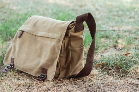 Diy Messenger Bag Pattern, Cool Messenger Bags, Messenger Bag Patterns, Diy Messenger Bag, Foldover Bag, Messanger Bag, Military Bag, Diy Backpack, Diy Bag Designs