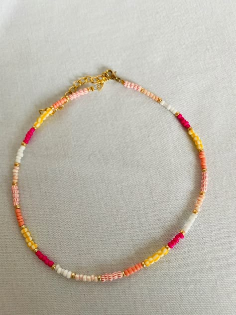 Easy Necklace, Hip Jewelry, Preppy Jewelry, Pretty Jewelry Necklaces, Diy Collier, Beaded Jewelry Necklaces, Bracelets Handmade Diy, Beaded Necklace Diy, Pink Orange Yellow