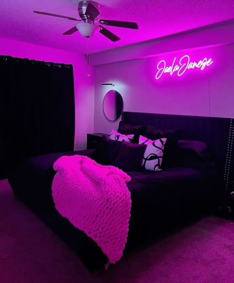 Beds Up High, Baddie Room Color Ideas, Black Grey Pink Bedroom Ideas, Things To Put In Your Bedroom Decor, Bedroom Ideas Black Comforter, Purple Bedroom Inspirations, Bedroom Ideas For Black Women, Bed Rooms Ideas Cozy, Black Room Decor Bedroom Aesthetic