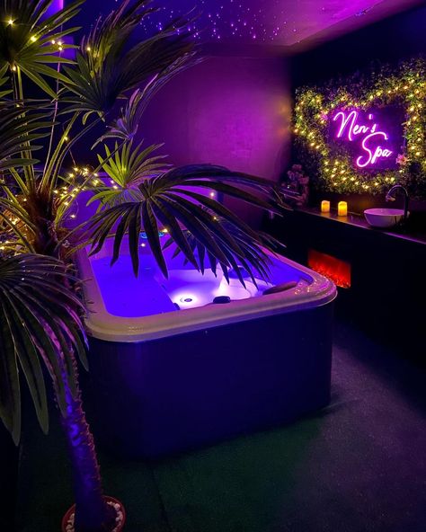 Backyard Jacuzzi Ideas Patio, Jacuzzi Area, Jacuzzi Ideas, Jacuzzi Bathroom, House Near The Sea, Jacuzzi Room, Indoor Jacuzzi, Indoor Hot Tub, Hot Tub Room