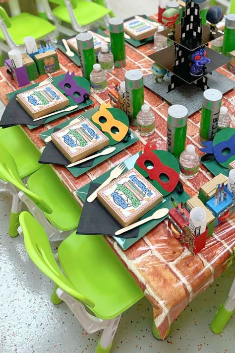 Check out this fun Teenage Mutant Ninja Turtles birthday party! The table settings are so cool!See more party ideas and share yours at CatchMyParty.com Ninja Turtle Appetizers, Ninja Turtles 2nd Birthday Party Ideas, Ninja Turtles First Birthday, Ninja Turtle Diy Decor, Teenage Mutant Ninja Turtle Party Ideas, Ninja Turtle Girl Birthday Party, Tmnt Centerpiece Ideas, Teenage Ninja Turtle Party Ideas, Ninja Turtles Birthday Decorations