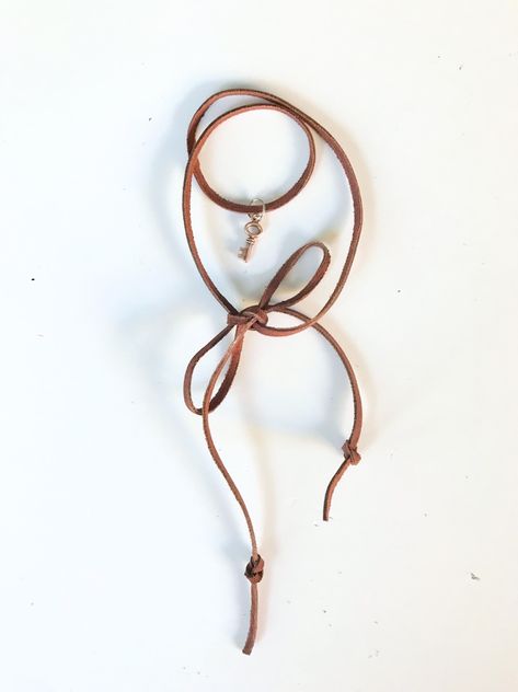 How to Make a Boho Perfect DIY Leather Lariat Necklace Diy Lariat Necklace, Lace Necklace Diy, Lariat Necklace Diy, Leather Accessories Diy, Lariat Necklaces, Leather Pearl Necklace, Bolo Necklace, Leather Craft Projects, There Are No Rules