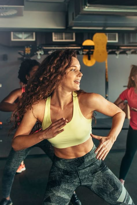 6 Music-Based Workout Classes That Feel Like a Party Quick Cardio Workout, 2000 Calories A Day, Full Body Exercise, Tone Arms Workout, Le Vel Thrive, Workout Classes, High Intensity Cardio, Wedding Workout, Turn Up The Volume