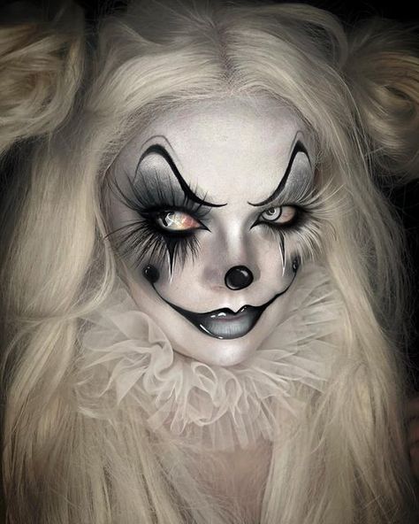 Creepy Clown Makeup, Spooky Makeup, Dramatic Eyeliner, Makeup Clown, Halloween Makeup Clown, Halloween Makeup Look, Halloween Make-up Looks, Creepy Makeup, Drag Make-up