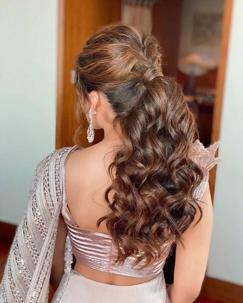 Messy Ponytail Hairstyles, Reception Hairstyles, Bridal Ponytail, Hair Style On Saree, Pony Hairstyles, Engagement Hairstyles, Bridal Hairdo, Bridal Hair Buns, Indian Wedding Hairstyles