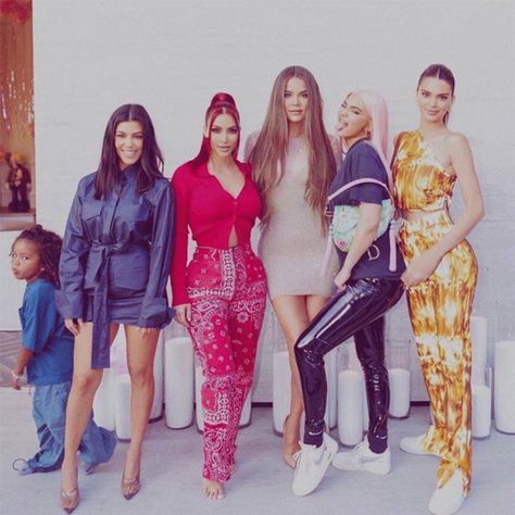 It's the end of an era for the Kardashian-Jenner family. And no, we're not doing amazing, sweetie, because Kim Kardashian just revealed that today, Jan. 8, marks Keeping Up With... Kim Khloe Kourtney, Estilo Kardashian, Looks Kylie Jenner, Kim And Kourtney, Estilo Kylie Jenner, Jenner Family, Kardashian Photos, Jenner Sisters, Kardashian Family