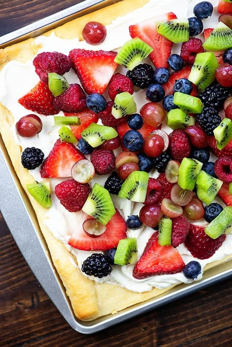 Fruit Pizza Dough, Gluten Free Fruit Pizza, Fruit Pizza Icing, Fruit Pizza Frosting, Fruit Pizza Bar, Fruit Pizza Designs, Fruit Pizza Crust, Fruit Pizza Sugar Cookie Recipe, Healthy Fruit Pizza