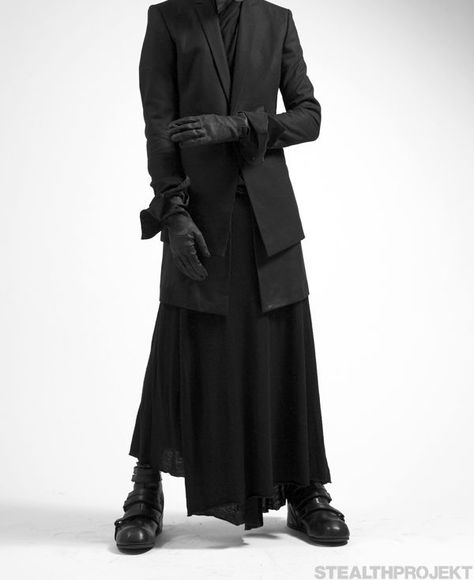 Men Wearing Skirts, Men In Skirts, By Any Means Necessary, Futuristic Fashion, Avant Garde Fashion, Future Fashion, Mode Inspo, Yohji Yamamoto, Dark Fashion