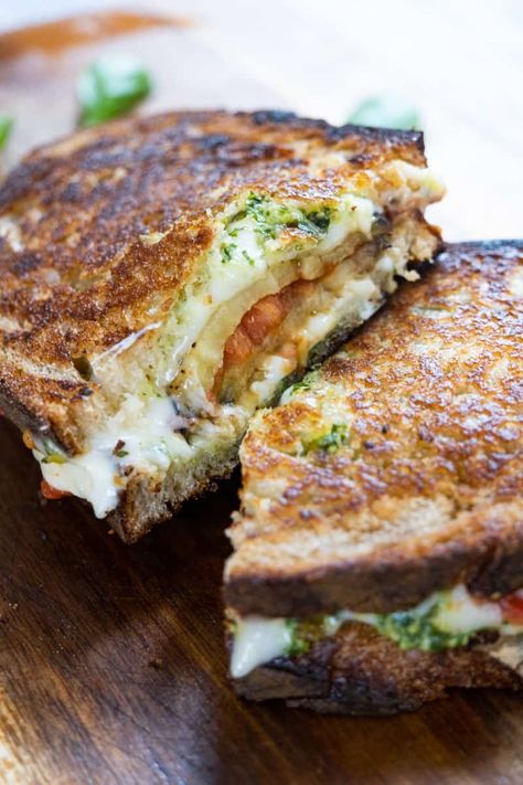 Eggplant Caprese Grilled Cheese Eggplant Caprese Sandwich, Eggplant Sandwich Recipes, Eggplant Parm Sandwich, Italian Meatball Sandwich, Cheesy Grilled Cheese, Eggplant Pesto, Eggplant Caprese, Italian Fish Recipes, Eggplant Roasted