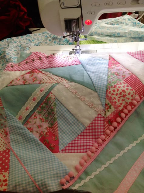 Crumb Quilting, Crazy Quilt Templates, Crazy Quilt Tutorials, Crazy Patchwork Quilt, Quick Quilts, Upcycling Clothes, Crazy Quilts Patterns, Patchwork Diy, Patchwork Tutorial