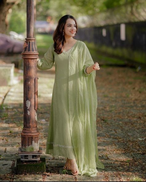 V Neck Kurtis, Chicken Kari Dress, Simple Churidar, Dress Classy Elegant, Pastel Color Dress, Kurta Set With Dupatta, Kurtis Design, Stylish Kurtis, Stylish Kurtis Design