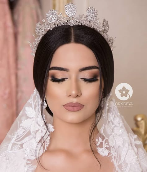 elegant bridal makeup Elegant Bridal Makeup, Gorgeous Bridal Makeup, Amazing Wedding Makeup, Crystal Wedding Tiaras, Wedding Eye Makeup, Wedding Makeup Tips, Linda Hallberg, Bridal Makeup Natural, Bridal Makeup Wedding