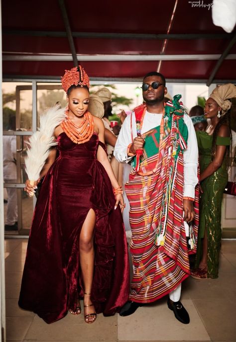 Feyi & Kolo's Traditional Engagement was a Full Display of Culture Beeds Hairstyle, Benin Wedding, Traditional Outfit Ideas, Edo Brides, Wedding Attire For Women, Cultural Outfits, Cultural Dance, Yoruba Wedding, Dance Attire