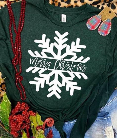 Christmas Shirts Vinyl, Holiday Shirt Ideas, Christmas Shirt Ideas, Merry Christmas Snowflakes, Christmas Cricut, Christmas Tee Shirts, Matching Christmas Shirts, Christmas T Shirt Design, Cricut Shirts