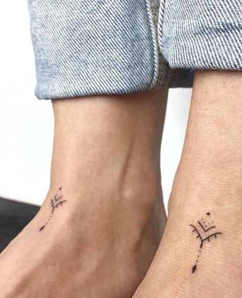 Boho Stick And Poke Tattoo, People With Tattoos, Tattoos Pinterest, Stick Poke, Handpoke Tattoo, Small Girl Tattoos, Men Tattoos, Stick N Poke, Tiny Tattoo