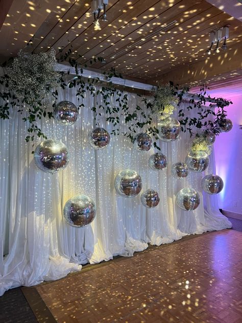 Wedding Dancefloor, Prom Theme Party, School Dance Ideas, Prom Planning, Wedding Dance Floor, Homecoming Themes, Disco Birthday Party, Disco Party Decorations, Dance Decorations