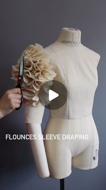 Draping Fashion Techniques, Draping Dress Ideas, Designer Drape Dresses, Draping Fashion Design, Couture Draping, Diy Tulle Skirt, Draping Pattern, Drape Pattern, Draping Dress