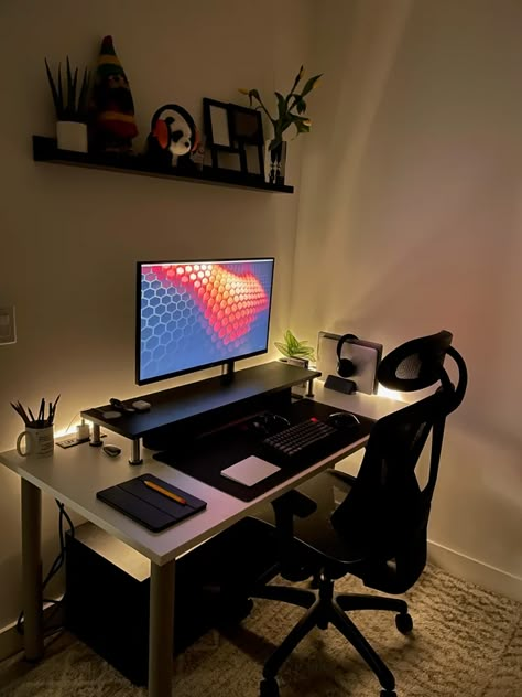 Gaming Setup Bedroom, Small Room Setup, Mens Bedroom Decor, Inmobiliaria Ideas, Gaming Desk Setup, Clean Desk, Computer Desk Setup, Home Studio Setup, Desktop Setup