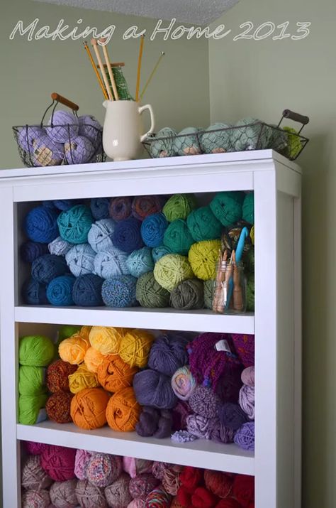 15 Clever Yarn Storage Ideas Diy Yarn Storage Ideas, Yarn Storage Solutions, Yarn Storage Ideas, Yarn Room, Wool Storage, Knitting Room, Knitting Storage, Easy Yarn Crafts, Craft Supply Storage