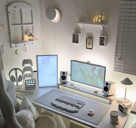 White Streaming Setup, Cintiq Setup, White Gaming Pc, Bilik Lelaki, White Desk Setup, Ideas Habitaciones, Bedroom Setup, Room Redesign, Study Room Decor