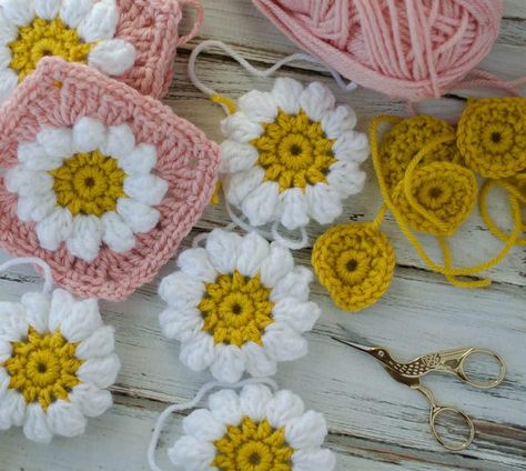 Crochet Puff Daisy, Crochet Daisy Bag, Daisy Afghan, Crochet Hook Sizes Chart, Bobble Stitch Crochet Blanket, Crochet Flowers Pattern, Daisy Square, Daisy Granny Square, Bobble Stitch Crochet