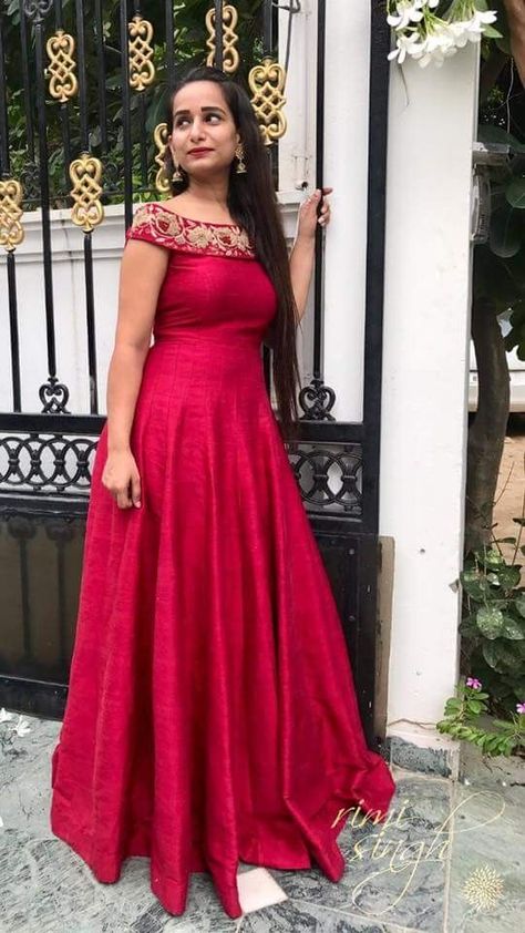 Pretty Gowns, Dress Red Long, Pradeep Kumar, Churidar Neck, Simple Kurti, Choli Dress, Gown Party Wear, Long Gown Design, Simple Gowns