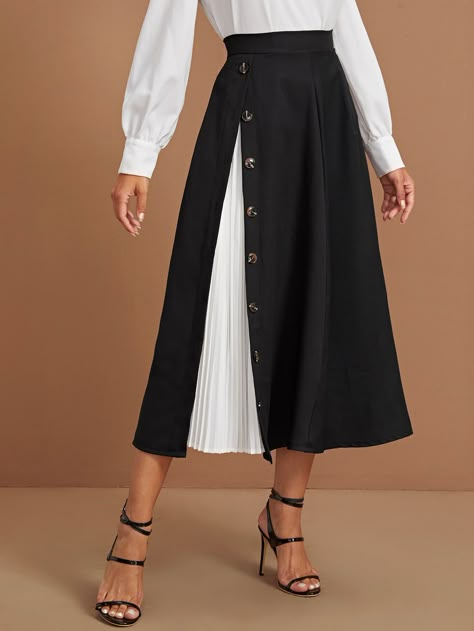 Paneled Skirt, Hijab Styles, Modest Fashion Outfits, Muslimah Fashion, Fashion Design Clothes, Skirt Design, Bottom Clothes, Inspired Outfits, Black Skirt