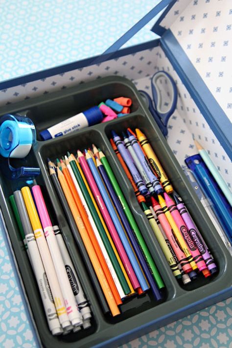 Stationary Organizer-Alternative Uses of Cutlery Tray 5 Diy Makeup Organizer, Homework Station, Back To School Organization, Makeup Drawer Organization, School Supplies Organization, Organisation Hacks, Organizing Hacks, Leyte, Kids' Desk