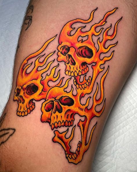 30 Best Skull Tattoo Ideas You Should Check Skull Tattoo Ideas, Tattoo Art Ideas, Real Tattoos, Tattoo Apprenticeship, Funky Tattoos, Flame Tattoos, Tattoo Magazine, Fire Tattoo, Old School Tattoo Designs