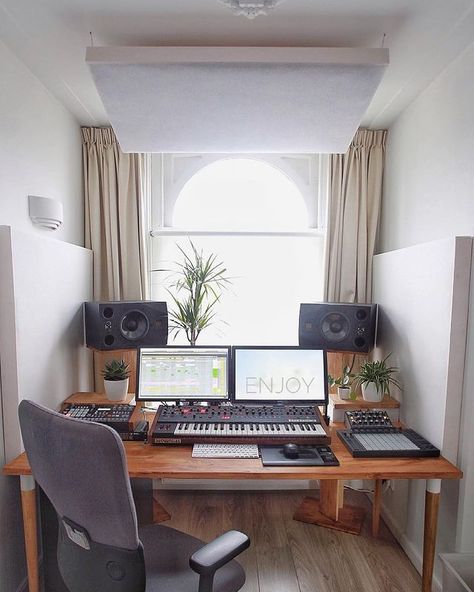 Cozy Music Studio, Home Studio Music Room, Studio Desk Music, Home Music Studio Design, Home Music Studio Ideas, Studio Music Room, Studio Room Design, Home Studio Desk, Music Studio Decor