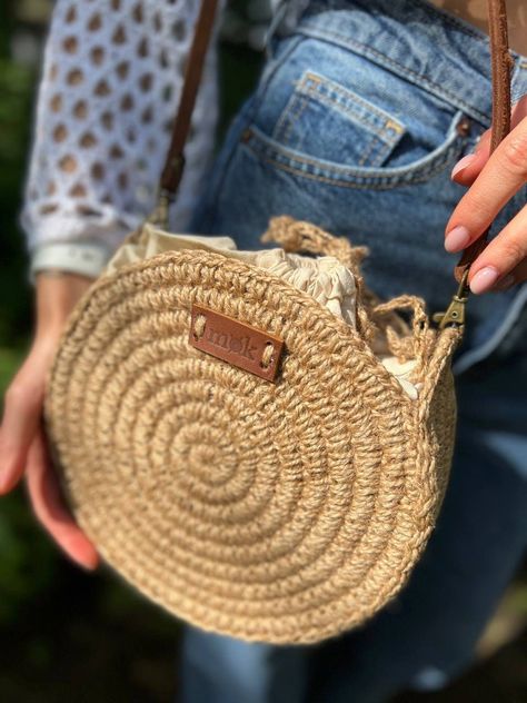 Elevate your style with our trendy handbags! 👜 From tote bags with lining to wicker bags, our collection offers a variety of options. Explore 🌿 eco-friendly choices like vegan handmade and biodegradable bags. Embrace the charm of crochet tote bags and crochet beige bags. Carry the Earth-friendly spirit with jute bags and small crossbody options. #TrendyHandbags #HandbagsWithLining #WickerBags #VeganBag #BiodegradableBags #CrochetToteBags #EcoFriendlyBags #JuteBags #SmallCrossbody #CircleBag Jute Crafts Bags, Jute Bag, Jute Handbags, Round Straw Bag, Crochet Mini Bag, Handcrafted Handbags, Wicker Purse, Round Purse, Trendy Purses