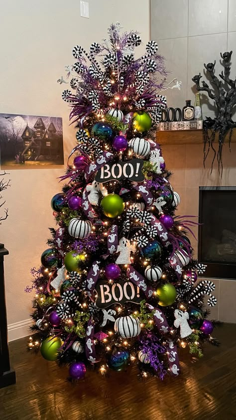 Antoinette Boston (@absholidaydecor) | Instagram profile Halloween Christmas Tree Ideas, Halloween Trees Ideas, Autumn Ghost, Christmas Trees White, Wreath Business, Themed Trees, Halloween Tree Decorations, Seasonal Tree, Halloween Chic