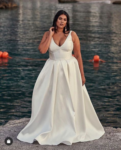 One Day Bridal, Plus Wedding Dresses, Wedding Dresses A, Plus Size Brides, Plus Size Wedding Gowns, Plus Size Bride, Pnina Tornai, Curvy Bride, Bridal Magazine