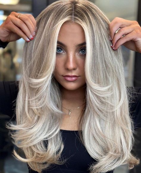 Ashy Blonde Hair with Platinum Highlights Ash Blonde Babylights, Dimensional Ash Blonde, Ashy Blonde Hair, Blonde Babylights, Pale Blonde Hair, Copper Blonde Hair Color, Summer Blonde Hair, White Blonde Hair, Beautiful Blonde Hair