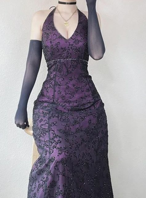 Black And Purple Vintage Dress, Purple Formal Dress Aesthetic, Purple Aesthetic Quince Dress, Dark Aesthetic Prom Dress, Dark Blue Graduation Dress, Purple Black Prom Dress, Goth Gala Dress, Goth Prom Dress Purple, Dark Purple Dresses Formal