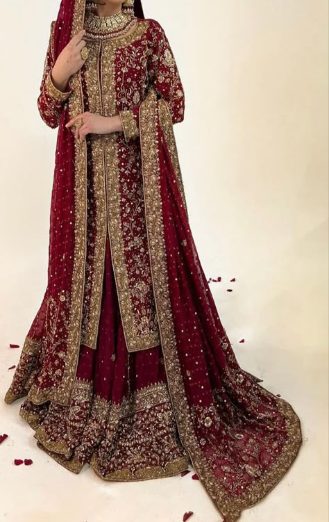 Pakistani Wedding Outfits Red, Nikha Dresses Pakistani Bridal, Bridle Dress Pakistani Barat 2024, Mehroon Bridal Lehngas Pakistani, Wedding Bridal Dresses Pakistani, Red Bridal Lehenga Pakistani Wedding Bride, Barat Bridal Dress Pakistani, Walima Look Bridal, Barat Dresses Pakistani Bridal Lehenga