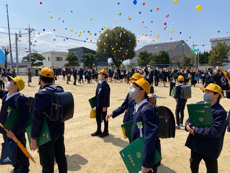 Toshi’s elementary school graduation day #ehime #japan #ono Ehime Japan, Japanese Elementary School, High School Campus, School In Japan, Elementary School Graduation, Japan School, Schools Around The World, Ehime, School Campus