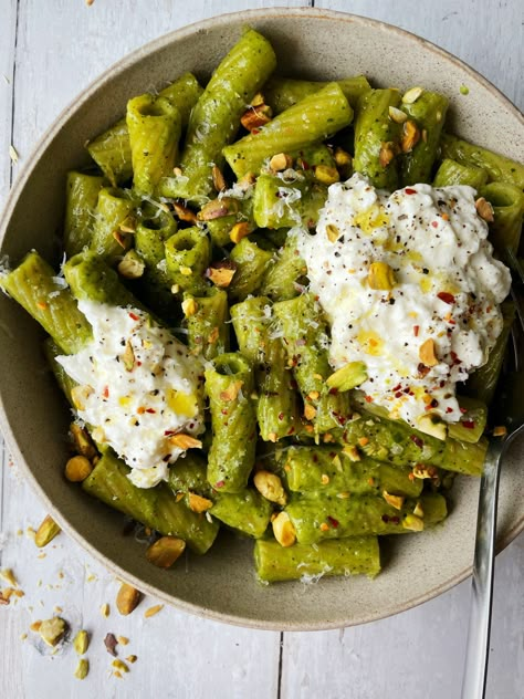 Creamy One Pot Rigatoni with Basil-Pistachio Pesto & Burrata - Sara Tane Pesto And Burrata, Pesto Burrata, Pistachio Pesto, Rigatoni, Food Inspo, How To Cook Pasta, One Pot, Aesthetic Food, Pistachio