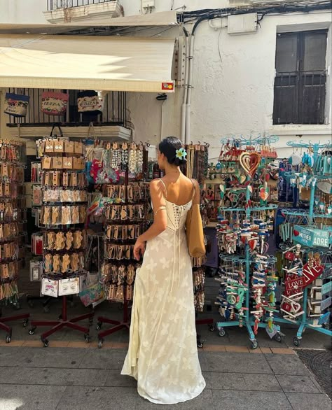 flower, old money, elegeant, italy Ibiza Old Town, Spain Outfit, Spain Aesthetic, European Summer Outfits, Italy Summer, Foto Poses, Euro Summer, Europe Summer, Italian Summer