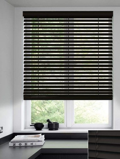 Electric Blinds For Windows, Black Venetian Blinds, Venetian Blinds White, English Story Books, Black Blinds, Home Decor Dark, Door And Window Design, Single Door Design, Modern Blinds