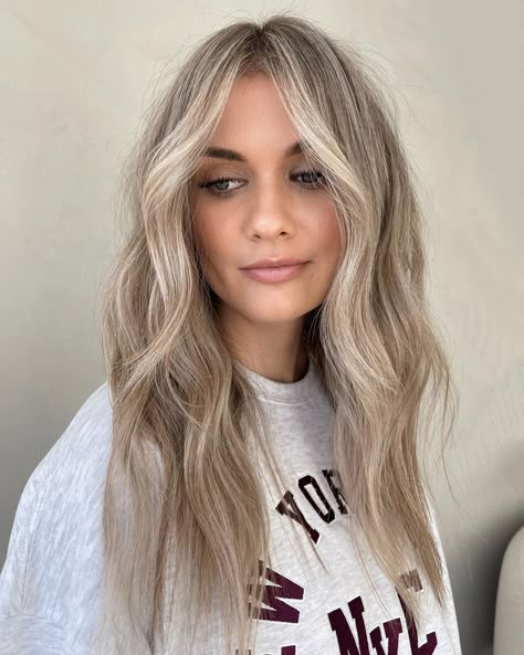 Tease Lights Hair Blonde, Beige Blonde With Dimension, Beige Blonde Hair Root Smudge, Light Beige Hair Color Ash Blonde, Short Shadow Root Hair, Rooted Beige Blonde, Dusky Blonde Hair, Cool Ash Blonde Hair Balayage, Cool Natural Blonde