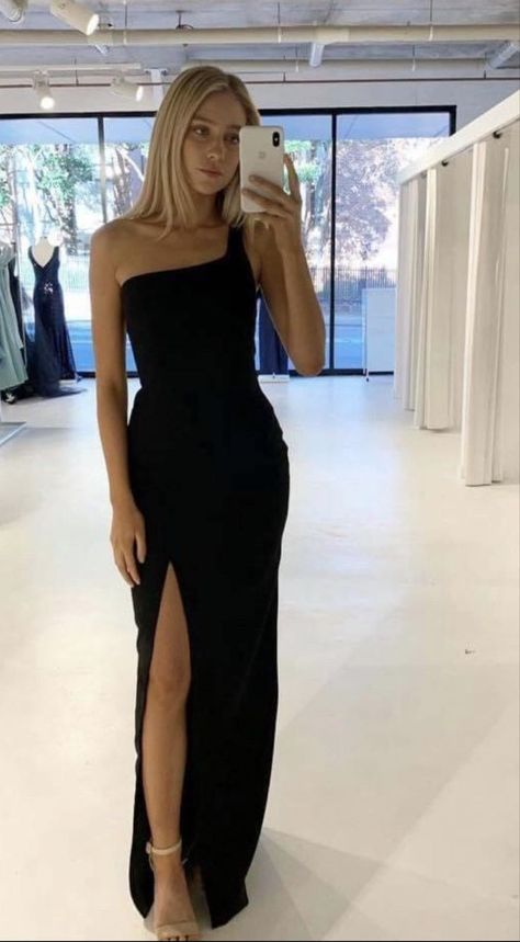 Black One Shoulder Prom Dress, Simple Prom Dress Modest, Black Tight Prom Dress, Black Dresses For Wedding, Black Dress For A Wedding, Black Tie Dress Code Women, Simple Black Prom Dress, Fancy Dresses Short, Black Long Dresses