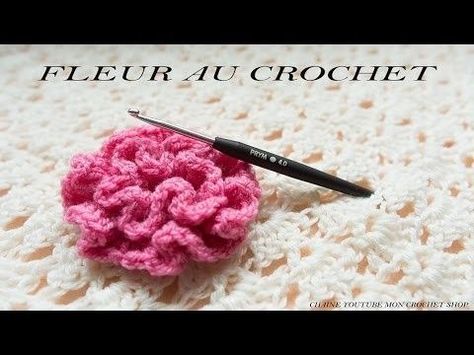 Comment faire une fleur au crochet ( facile pour débutant)                                                                                                                                                                                 Plus Crochet Nature, Roses Au Crochet, Crochet Puff Flower, Hippie Crochet, Mode Crochet, Bonnet Crochet, Form Crochet, Crochet Flower Tutorial, Freeform Crochet